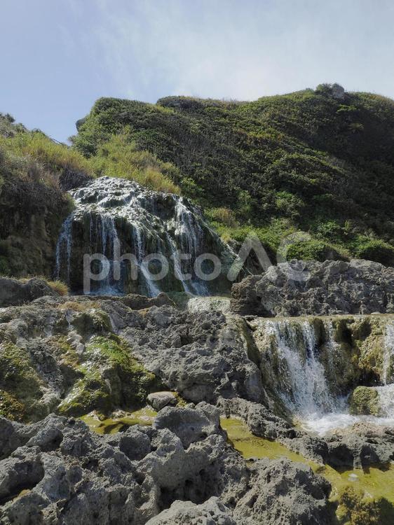 慶座絶壁の滝_慶座絶壁（ギーザバンタ）(沖縄県八重瀬町)