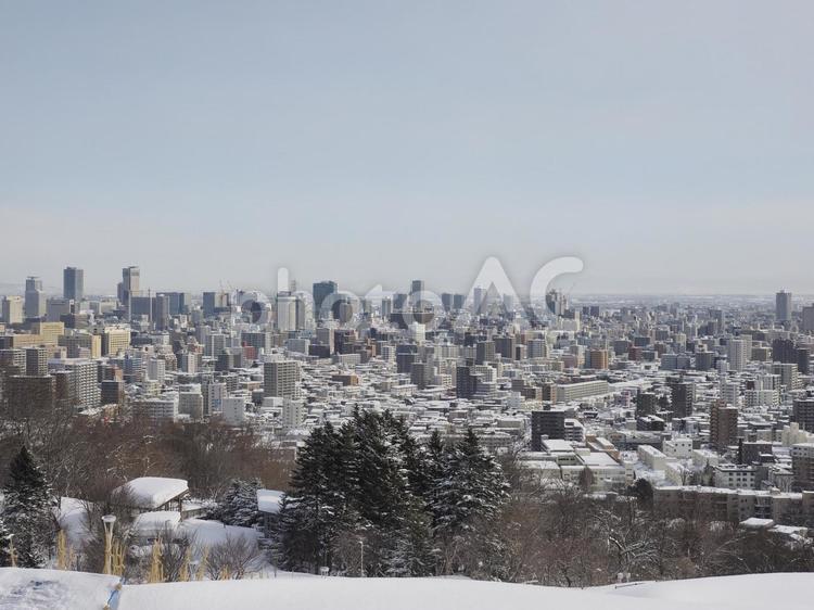 冬の札幌市の遠景（旭山記念公園）