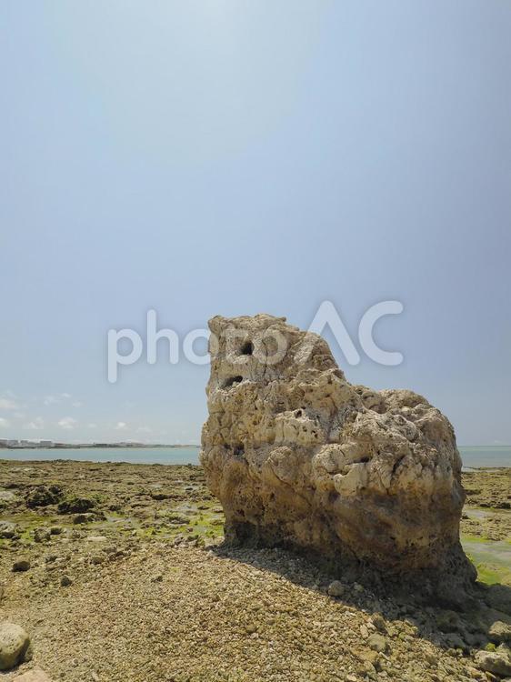 瀬長西ビーチの子宝岩（沖縄県豊見城市瀬長）