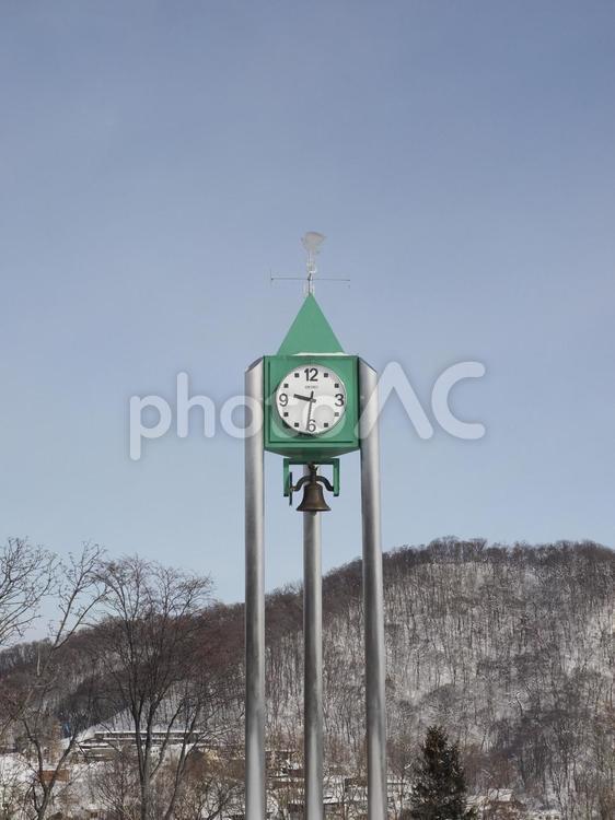 冬の旭山記念公園の時計（北海道札幌市）