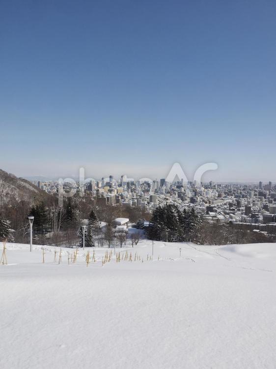 冬の札幌市の遠景（旭山記念公園）