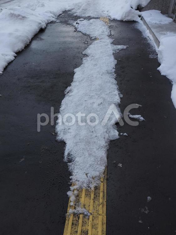凍った歩道（北海道札幌市）