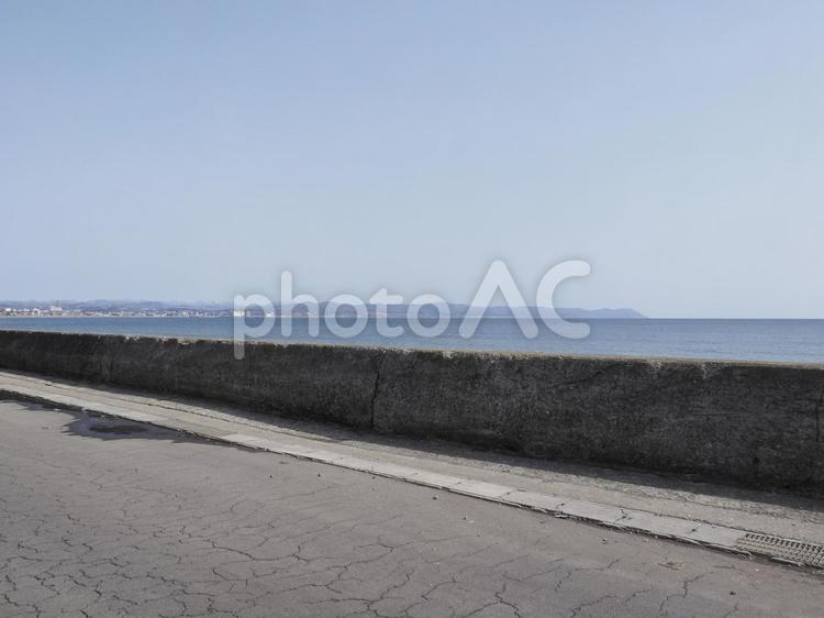 大森海岸、青空と堤防（北海道函館市）