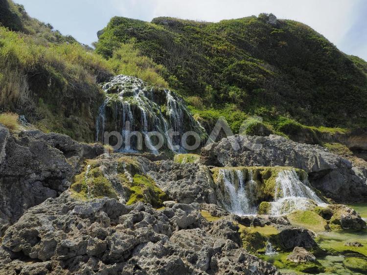 慶座絶壁の滝_慶座絶壁（ギーザバンタ）(沖縄県八重瀬町)
