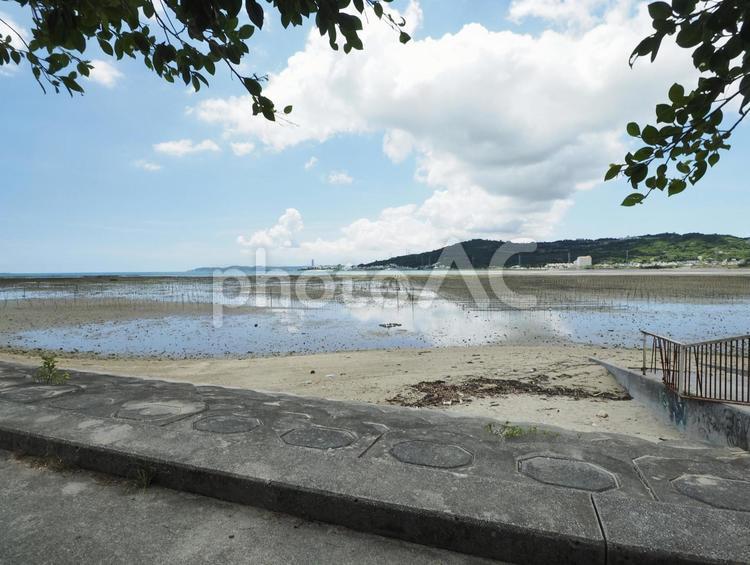 沖縄県総合運動公園前のビーチ（沖縄県沖縄市比屋根）