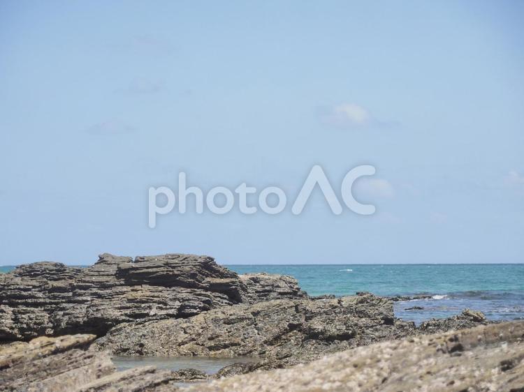 惣慶メーヌ浜、海の岩場（沖縄県宜野座村）