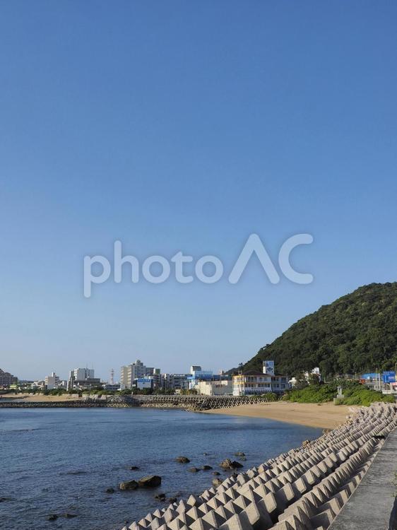 世冨慶（よふけ）の海岸（沖縄県名護市）