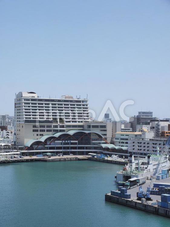 泊港（泊大橋からの眺め、沖縄県那覇市）