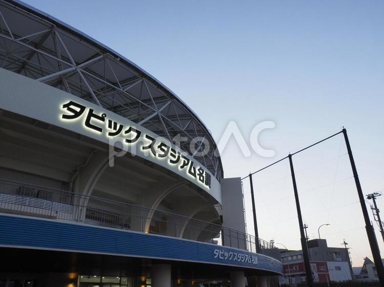 日暮れのタピックスタジアム名護（沖縄県）
