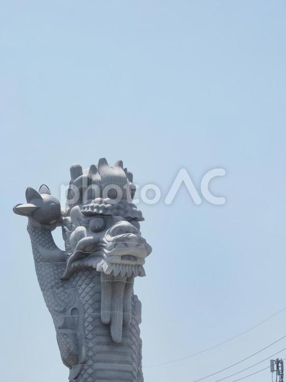 若狭中通りの龍柱（沖縄県那覇市）
