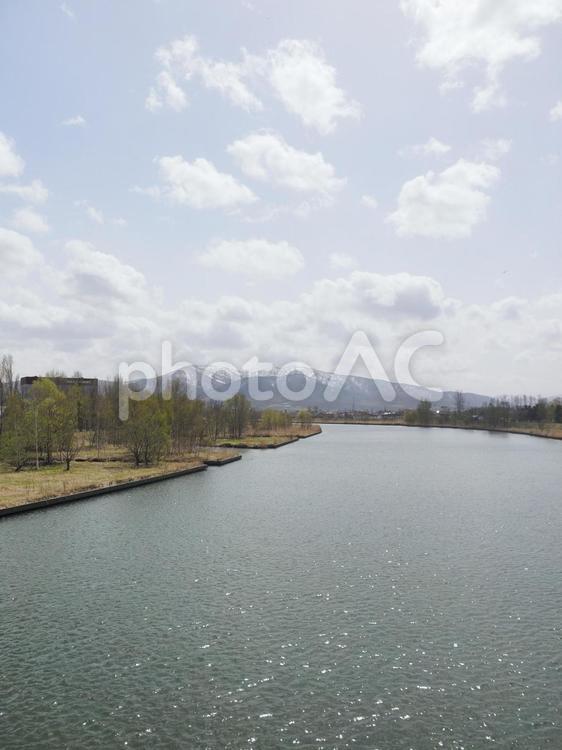 余市川と山々の風景（北海道余市町）