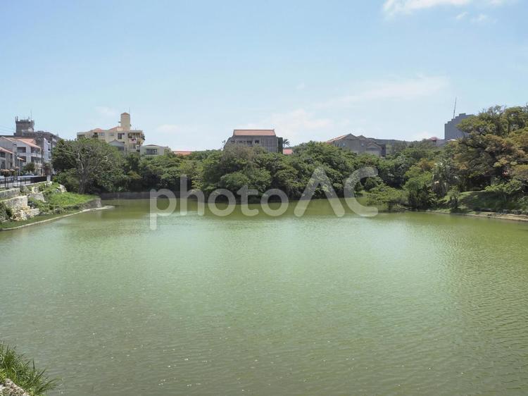 龍潭池〔首里城再建中〕（沖縄県）