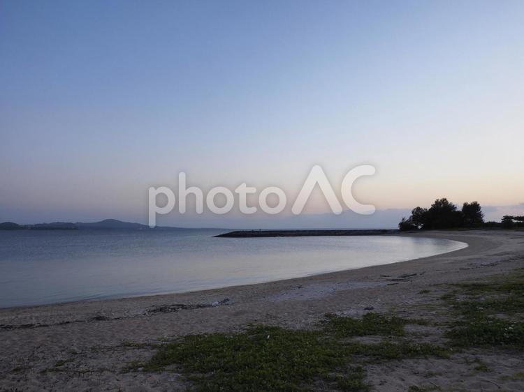 夕暮れの21世紀の森ビーチ（沖縄県名護）