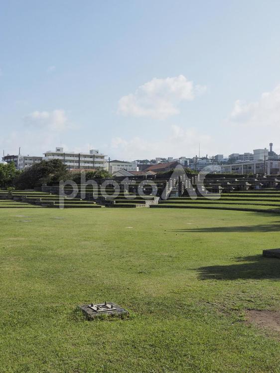 石川公園の広場（沖縄県うるま市）