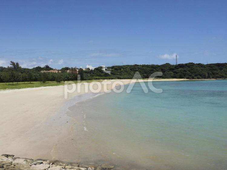 漢那ビーチ、青い海と空（沖縄県宜野座村）