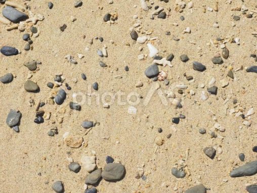 砂浜の小石（惣慶メーヌ浜、沖縄県宜野座）