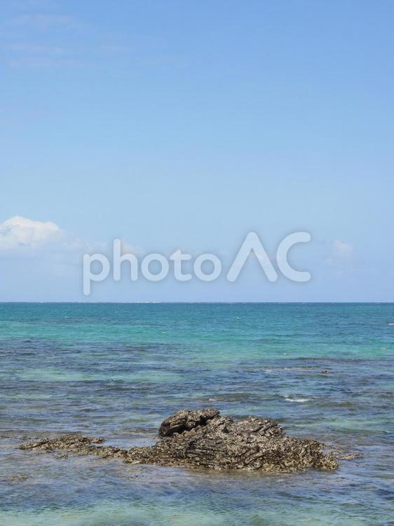 水平線、惣慶メーヌ浜（沖縄県宜野座村）