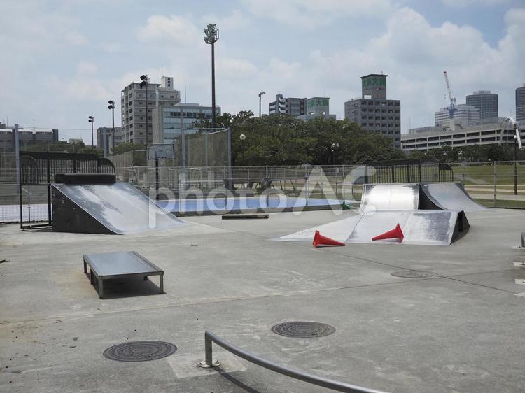 公園のスケートパーク