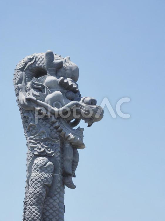 若狭中通りの龍柱（沖縄県那覇市）