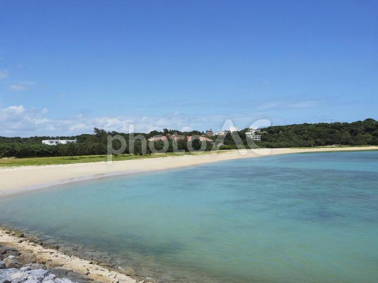 漢那ビーチ、青い海と空（沖縄県宜野座村）