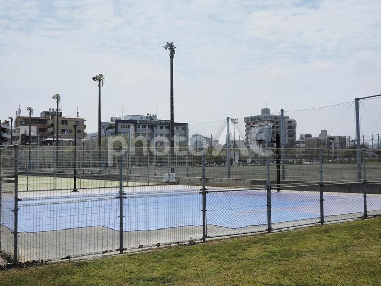 公園のバスケットボールコート