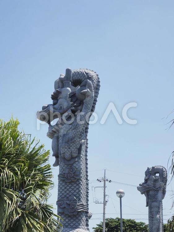 若狭中通りの龍柱（沖縄県那覇市）