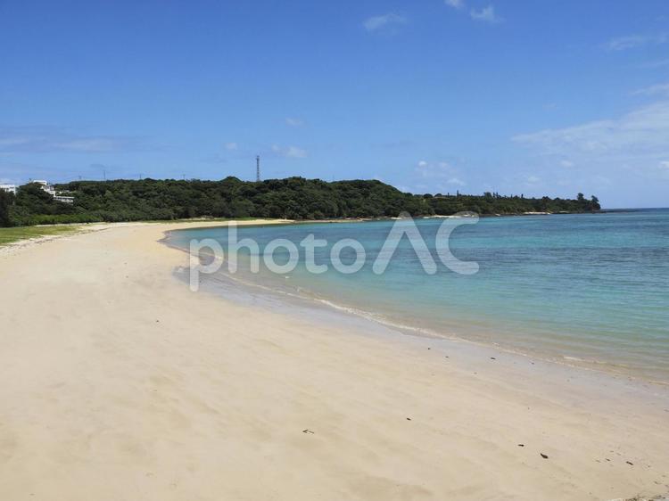 漢那ビーチ、青い海と空（沖縄県宜野座村）