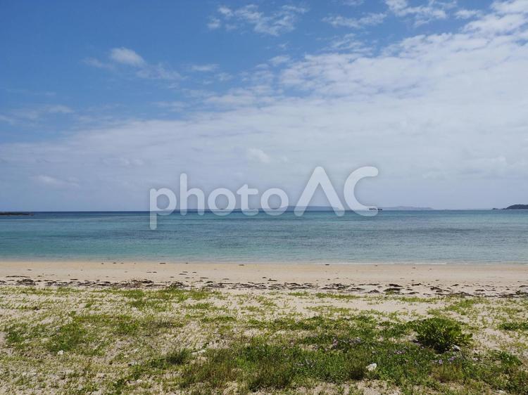 漢那ビーチ、青い海と空（沖縄県宜野座村）