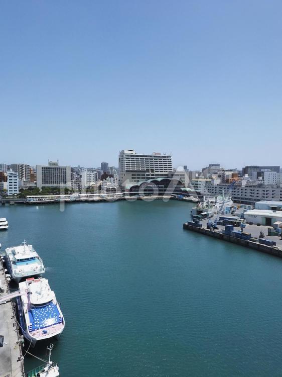 泊港（泊大橋からの眺め、沖縄県那覇市）