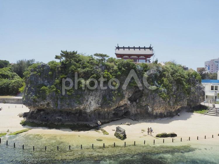 波之上宮とビーチ（沖縄県那覇市）