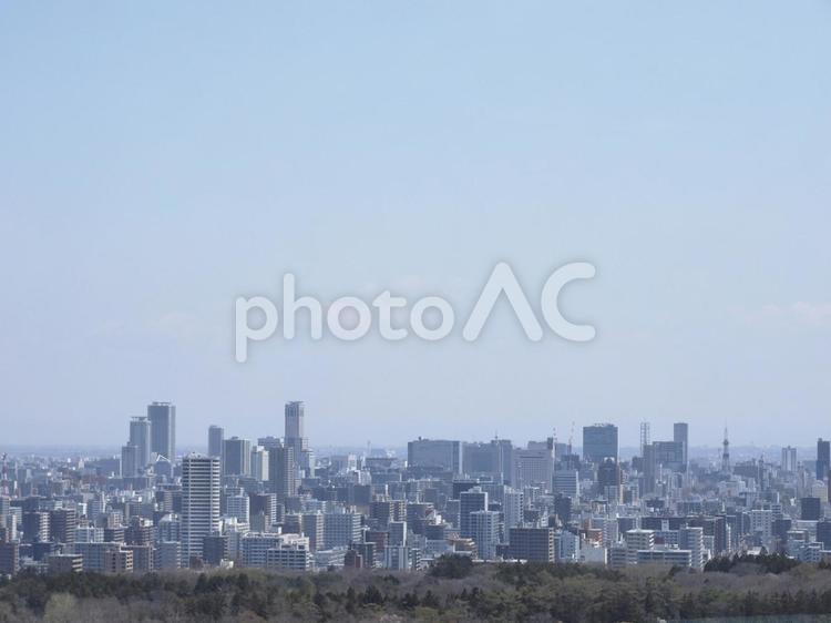 春の札幌市遠景（北海道札幌市、荒井山）
