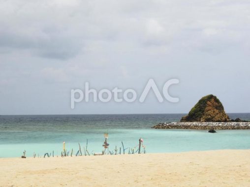 金武ビーチの砂浜（沖縄県金武町）