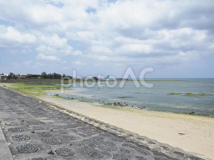 具志川ビーチ（沖縄県うるま市）