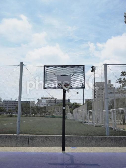 公園のバスケットボールコート