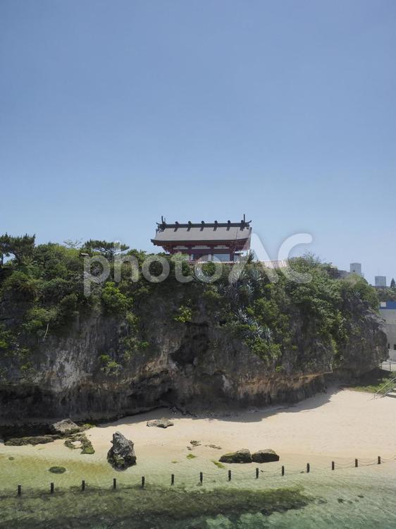 波之上宮とビーチ（沖縄県那覇市）