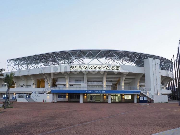 日暮れのタピックスタジアム名護（沖縄県）