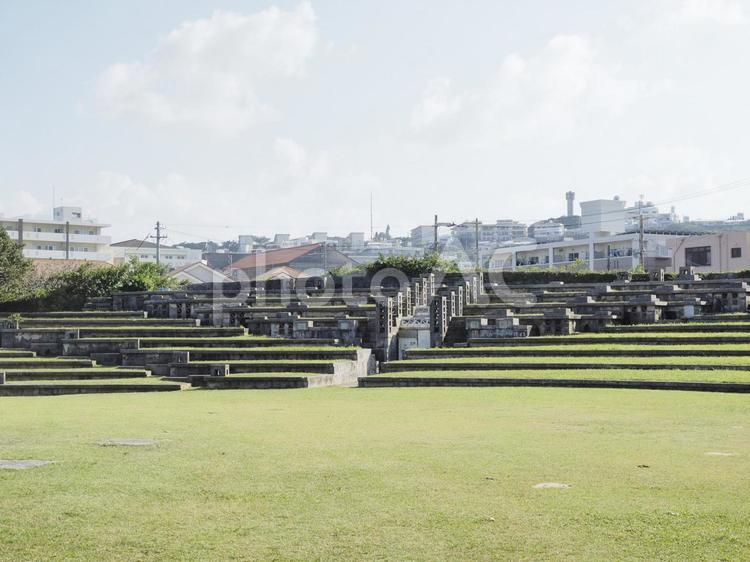 石川公園の広場（沖縄県うるま市）