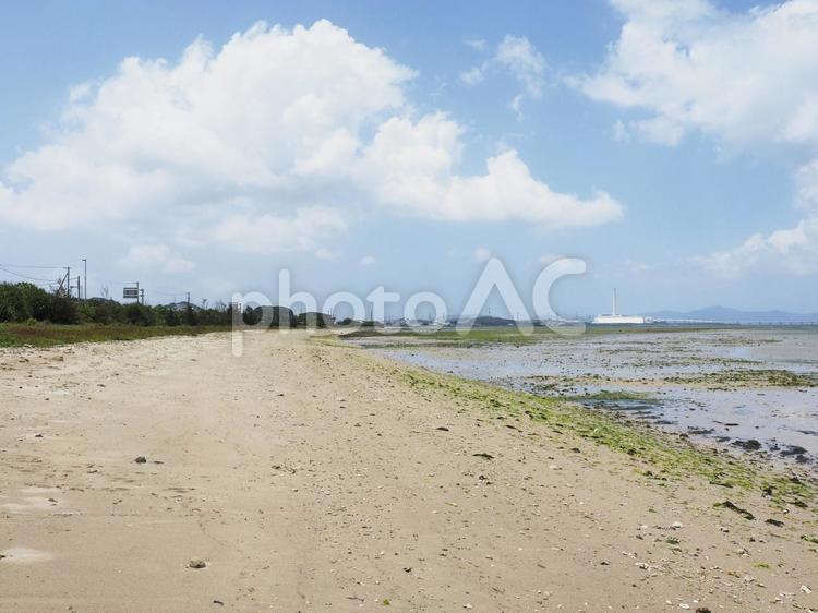 具志川の砂浜（沖縄県うるま市）
