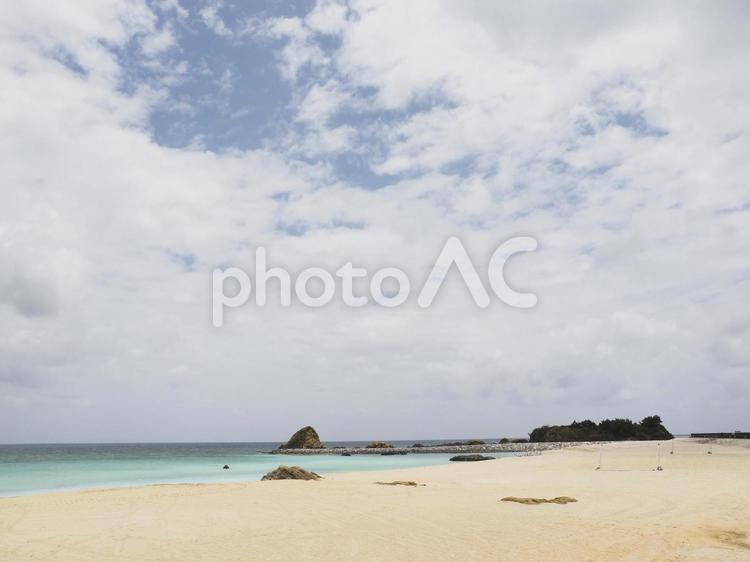 金武ビーチの砂浜（沖縄県金武町）