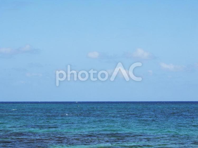 水平線、惣慶メーヌ浜（沖縄県宜野座村）