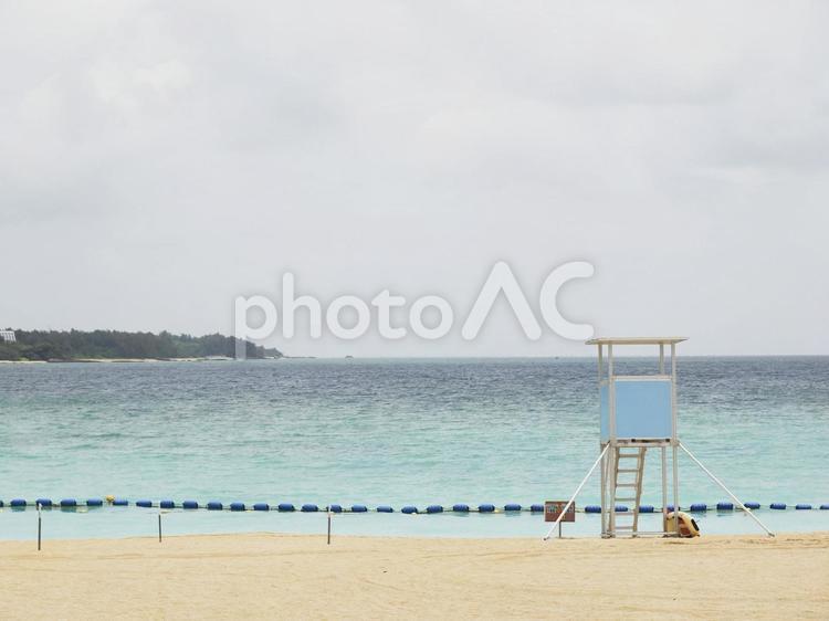 金武ビーチの砂浜（沖縄県金武町）
