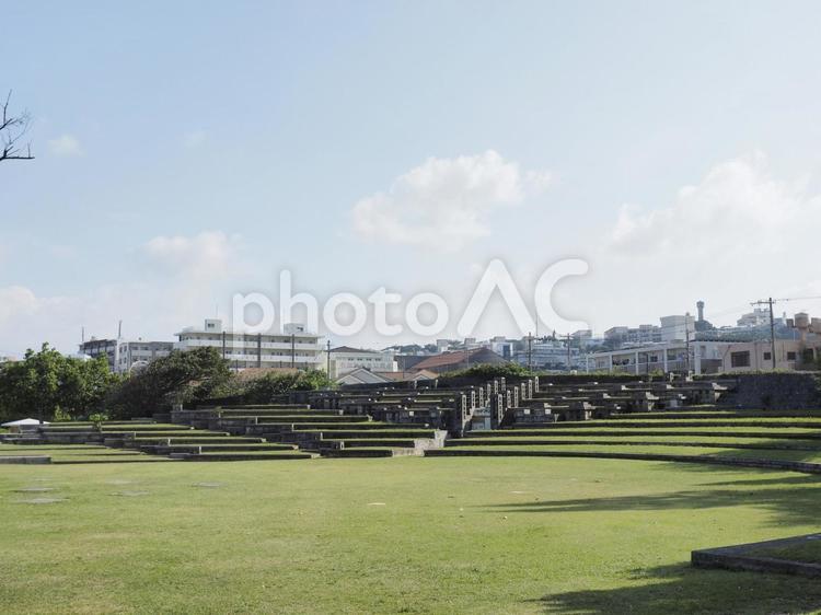 石川公園の広場（沖縄県うるま市）