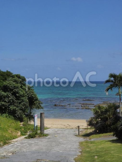 惣慶メーヌ浜、浜の入口（沖縄県宜野座村）