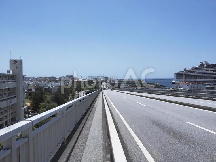 泊大橋からの若狭IC（沖縄県那覇市）