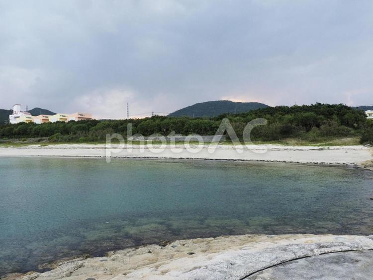 日暮れの屋嘉ビーチ（沖縄県金武町）