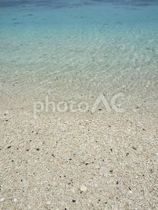 透明な海の水（渡嘉志久ビーチ）