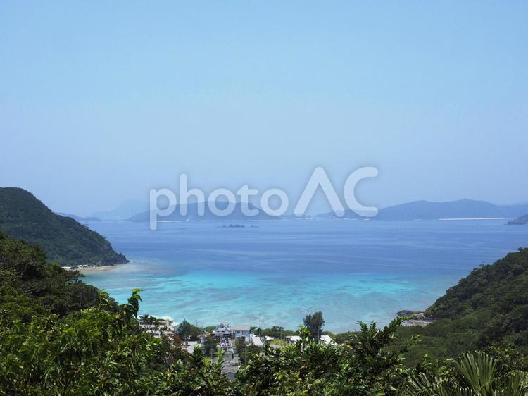 渡嘉志久ビーチの遠景（沖縄県渡嘉敷村）