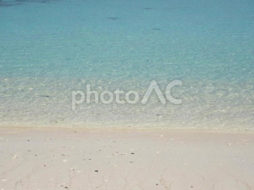 砂浜 波打ち際（渡嘉志久ビーチ）