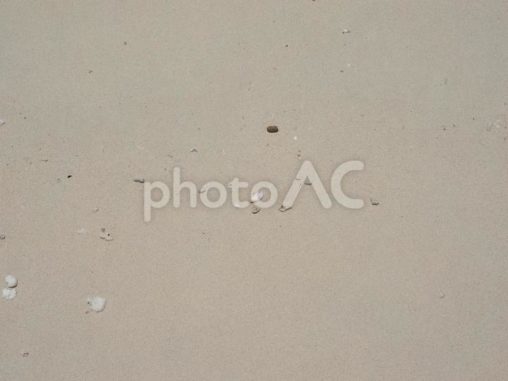 白い砂浜の表面（渡嘉志久ビーチ）