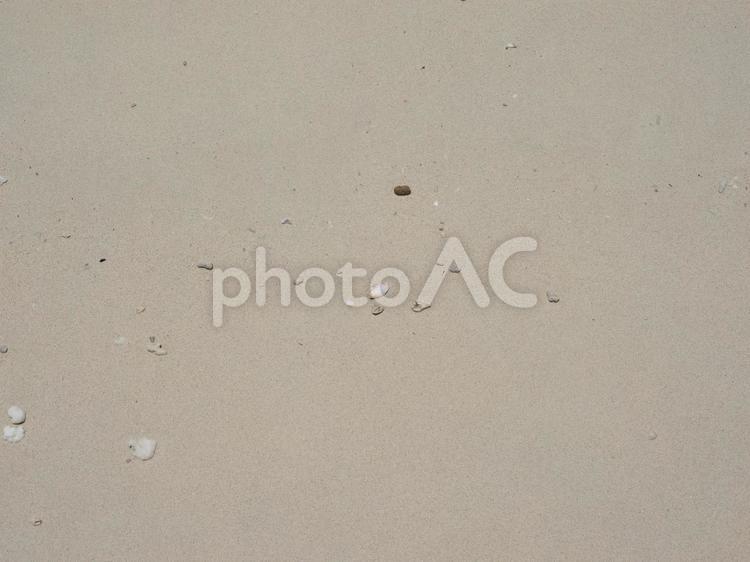 白い砂浜の表面（渡嘉志久ビーチ）